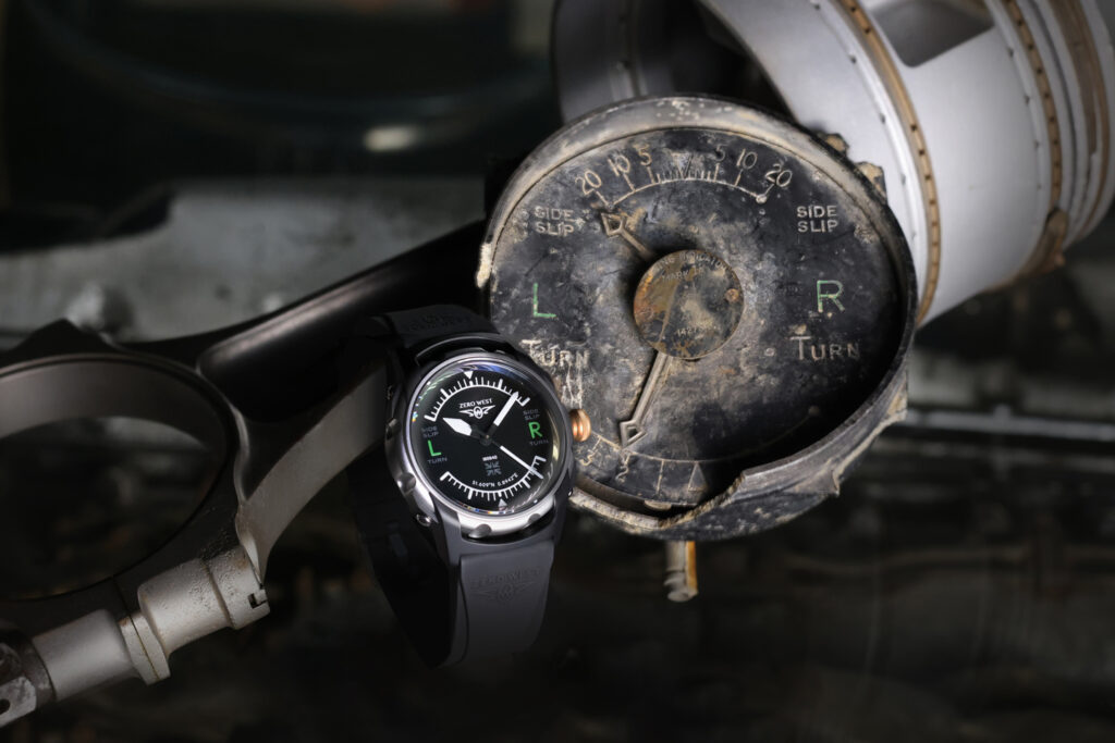 H2 watch with cockpit dial